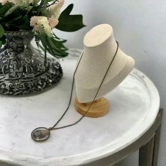 Seashells by the Seashore Clam Shell Resin Statement Necklace Bronze Chain 22" - Picture 2 of 6